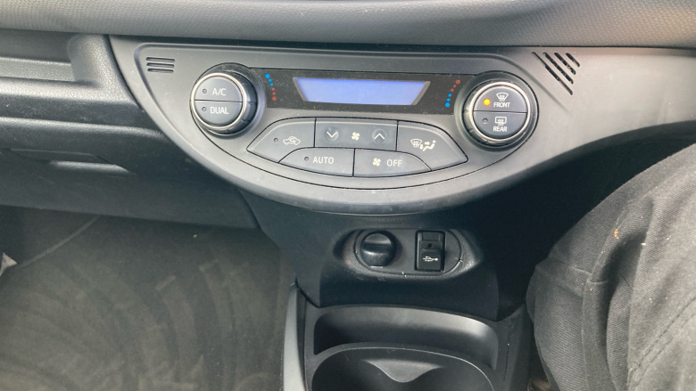 Toyota Yaris 1.5 Hybrid Icon 5dr CVT Hybrid Hatchback